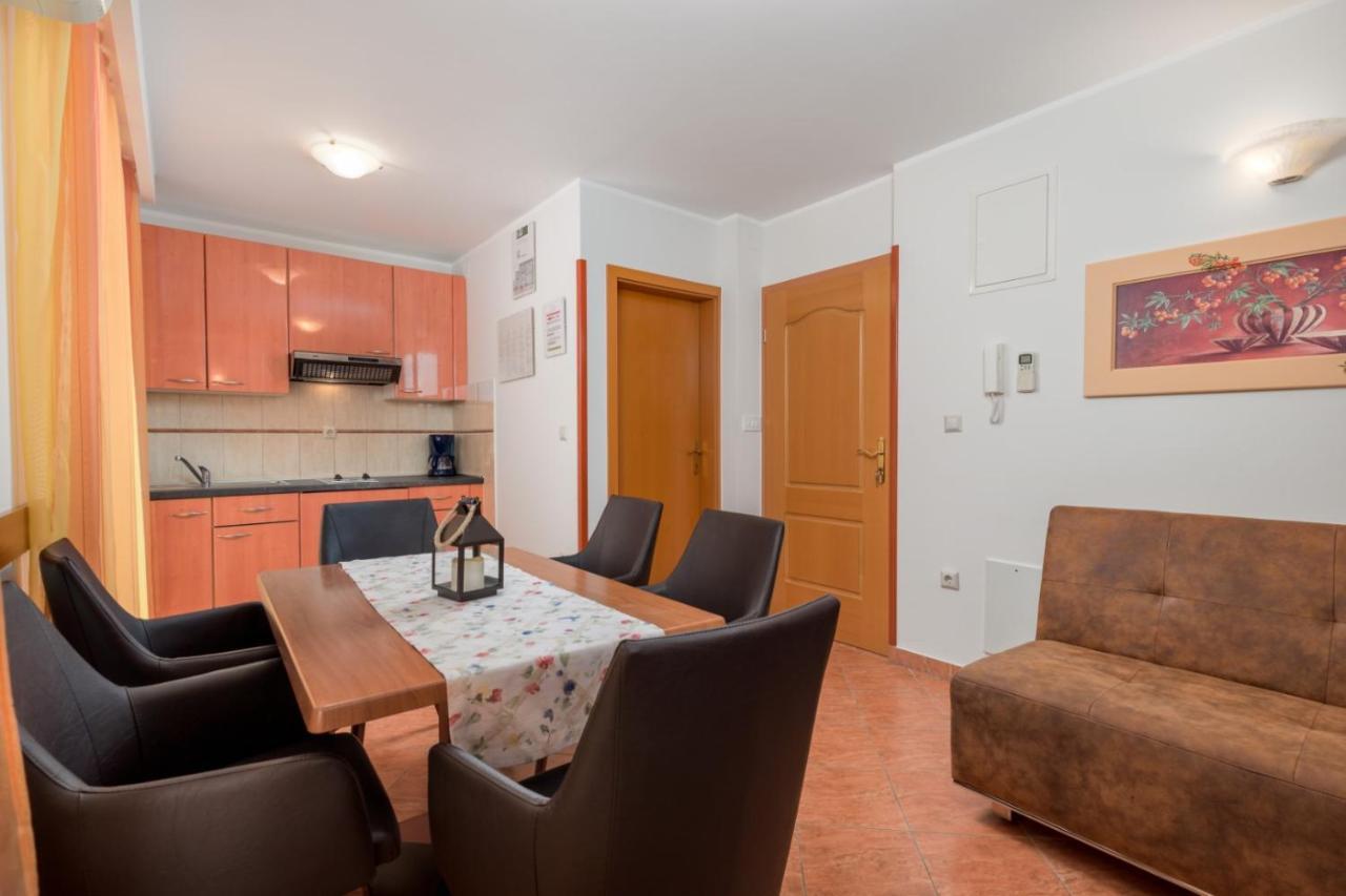 Apartment Drazenka Turato Башка Екстер'єр фото